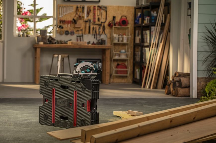 Складаний стіл-верстак Keter Folding Work Table Pro з 2 струбцинами 85&times;55&times;75,5 см 237005 фото